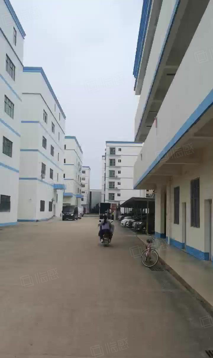 潼侨公园附近工业园新空出二楼1360平米现成装修免费使用