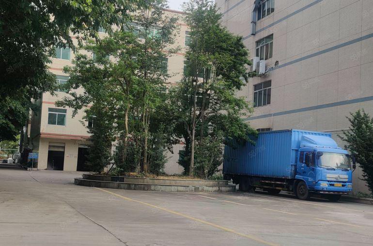 园区厂房精装修办公室，现成家具水电齐全原房东直租没有公摊