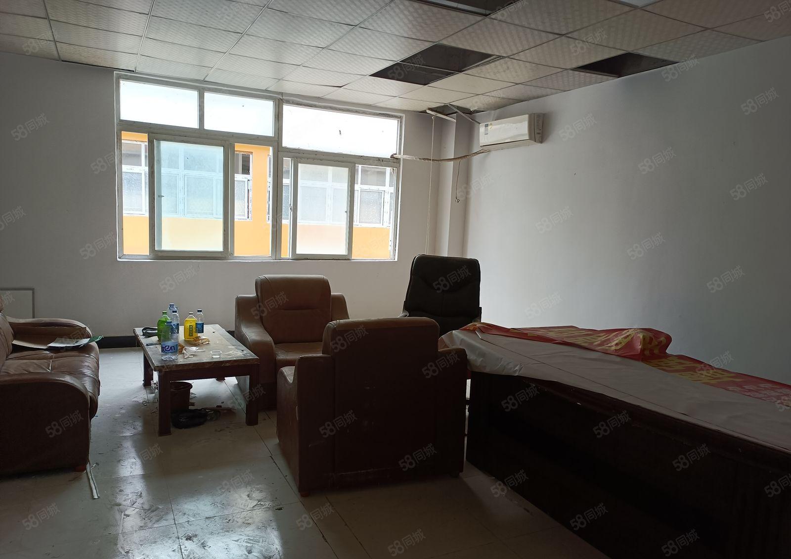 仲恺陈江 平南工业区1000平方带装修厂房仓库出租 免租一年