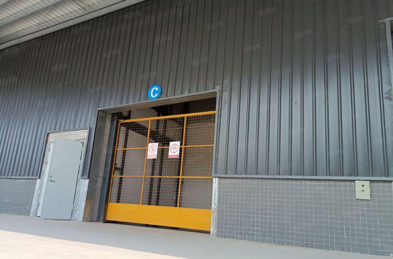 精选厂房出租，带三面卸货平台，可分租。空地大，格局方正