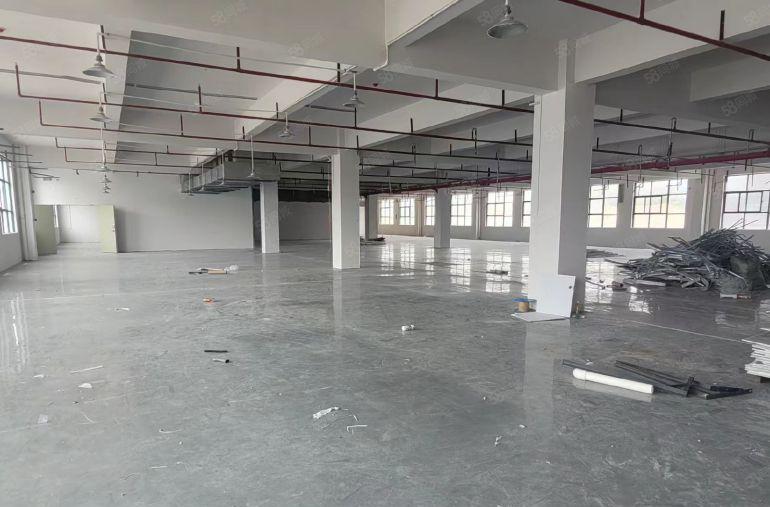 惠城新出楼上2000平实际面积低价出租厂房仓库八块带地坪漆！