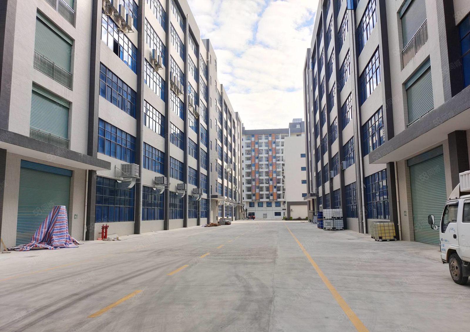 仲恺陈江镇大型工业园13层7500平方带红本标准厂房出租。