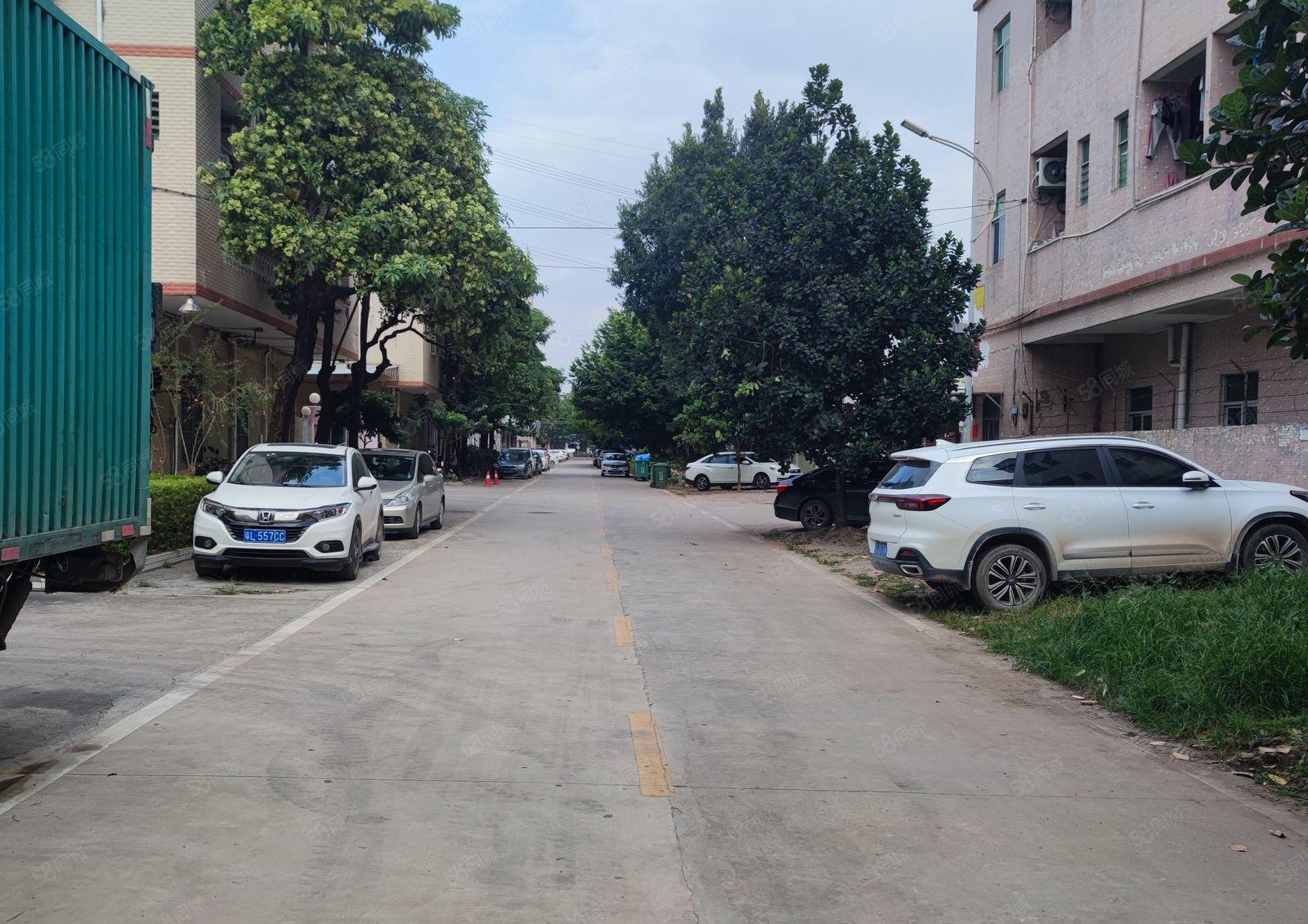 厂区位于平南高速路口，周边配套设施齐全