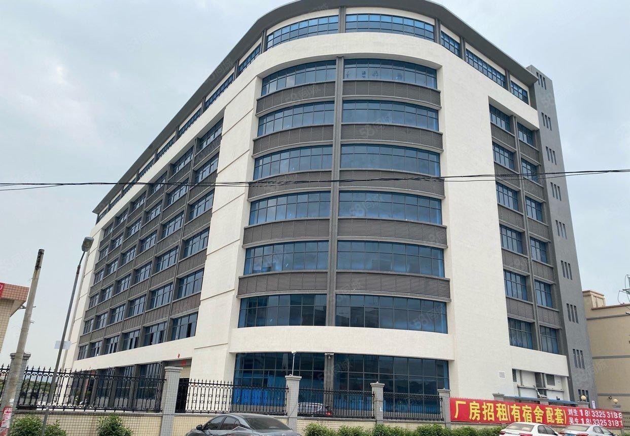 平南全新厂房出租，有宿舍配套。高速附近交通方便联系