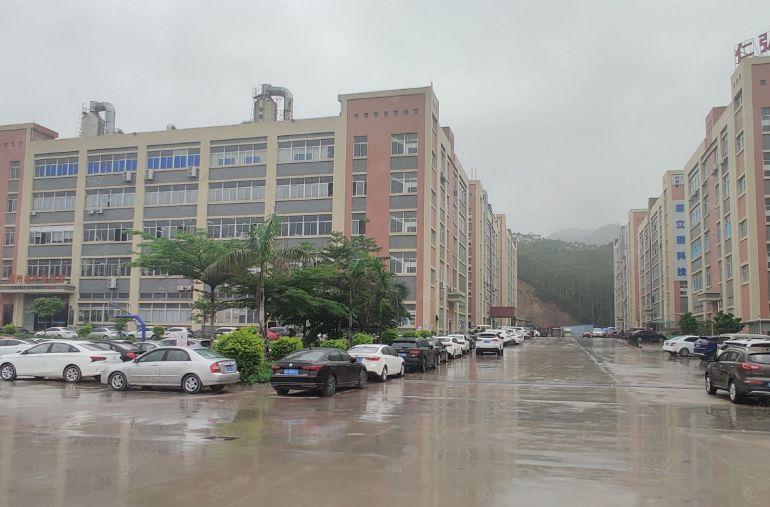 超低价！8元仓库厂房出租无公摊大小可分四部货梯有食堂配套齐全