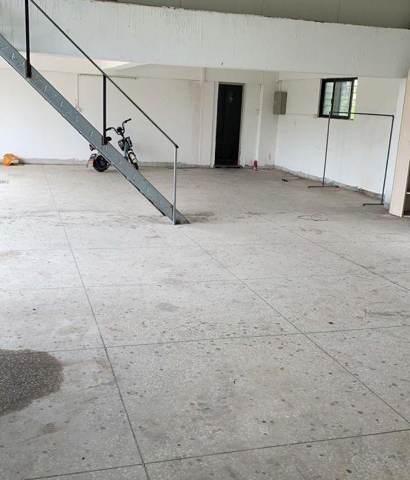 可做小型加工厂，有三箱电