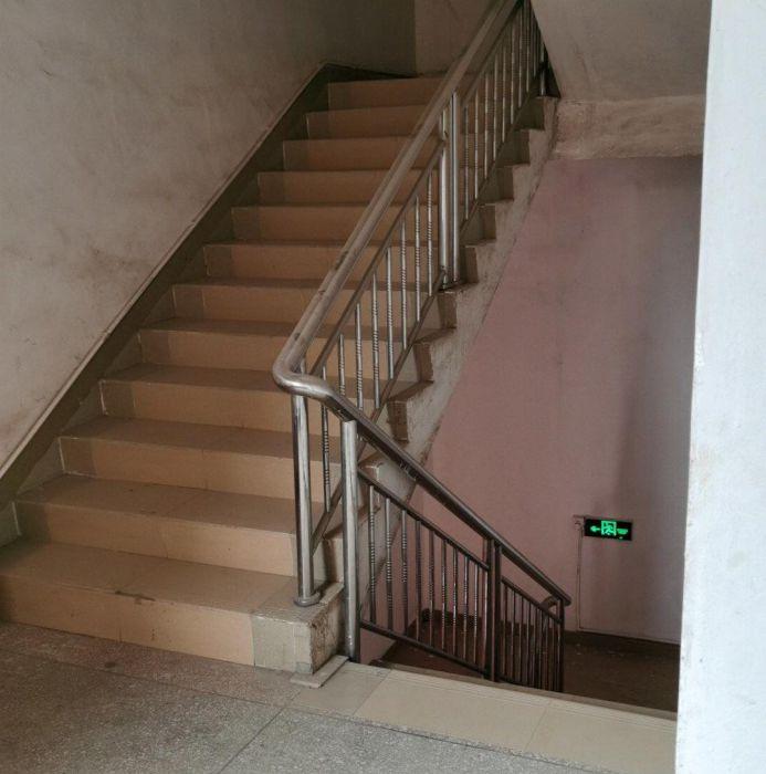 独门独园厂房出租，可单层分租，有装修好的办公室办公室