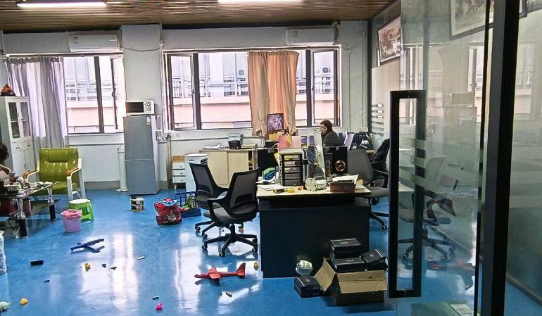920平转租，厂房方正好安排，采光好，通透，新装修的办公室