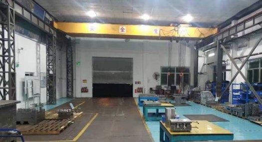 深圳宝安 新桥街道上南林坡山工业园1400㎡ 厂房租售层高6米 跨度25米 配电212KVA 独院天车15吨