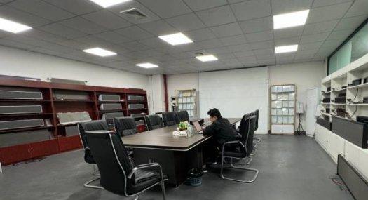 深圳龙华地铁口2400㎡ 厂房出租 可环评 可分租