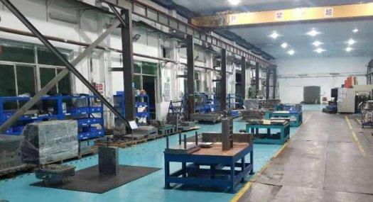 深圳宝安 深圳市宝安区沙井街道南环路口1400㎡ 框架厂房租售层高6米 跨度25米 配电212KVA天车15吨