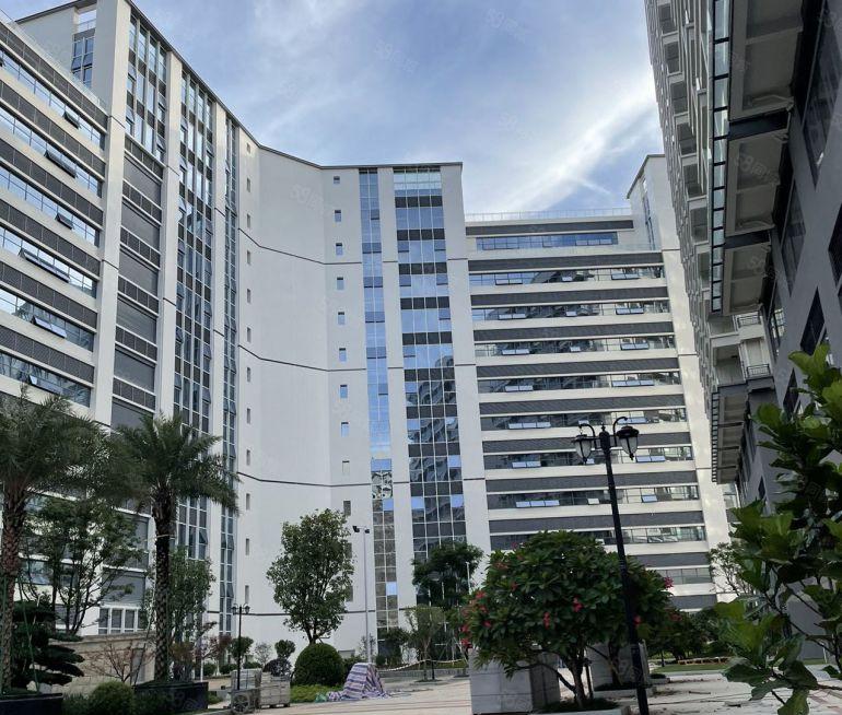 东城牛山新出产业园200至100000平，水电齐全，全新装修