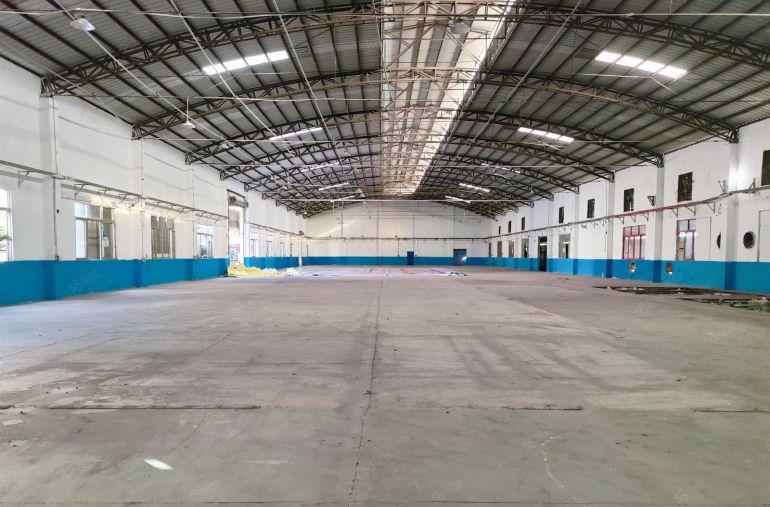 东城新出原房东独院单一层3300低价出租，大小可分，超大空地