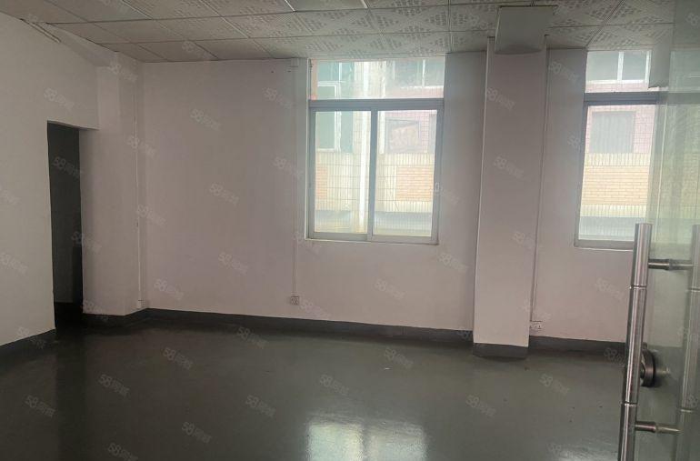 龙眼楼上新出600平 带独立办公室  全新地坪漆