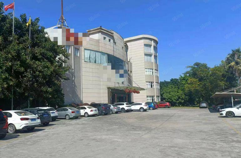 虎门沿江高速路口附近，精装修2000平厂房出租，水电齐全