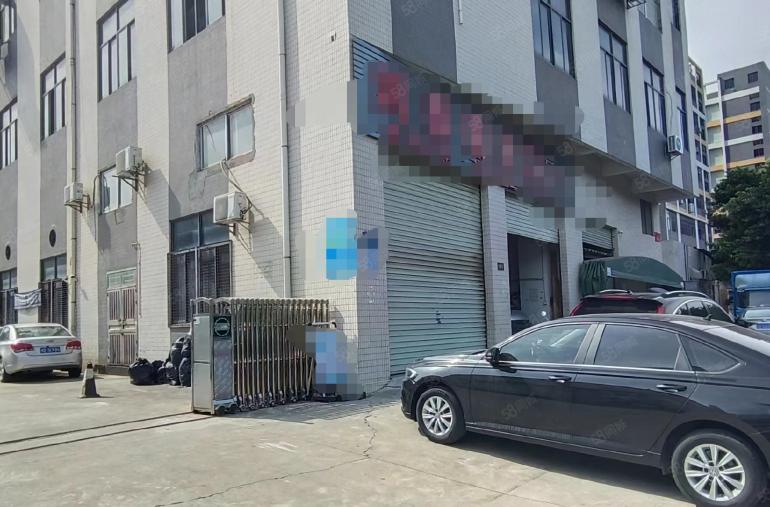 乌沙新出一楼带航车小面积厂房出租，水电齐全，可环评