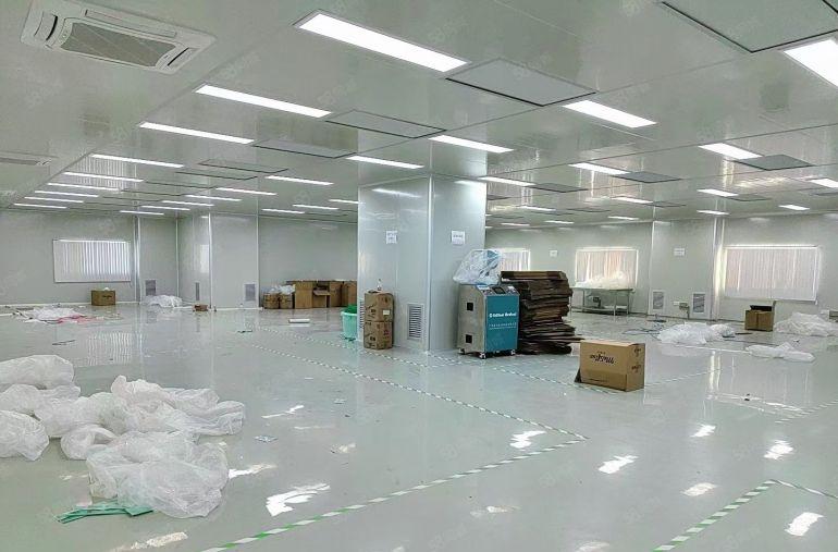 刚搬空楼上1600平方，精装修厂房出租，水电齐全，无需转让费