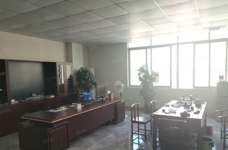 厦边一楼带航车1800平方水电齐全厂房出租！