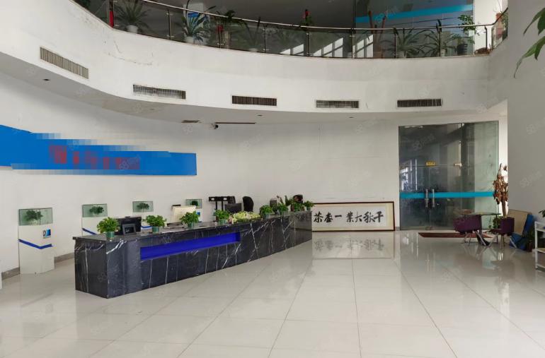 新安靠广深高速附近，新出一楼带航车标准厂房出租  低价可分租