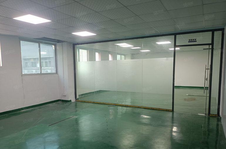 长安镇乌沙厂房出租楼上580平，带装修低价出租，现成电子车间