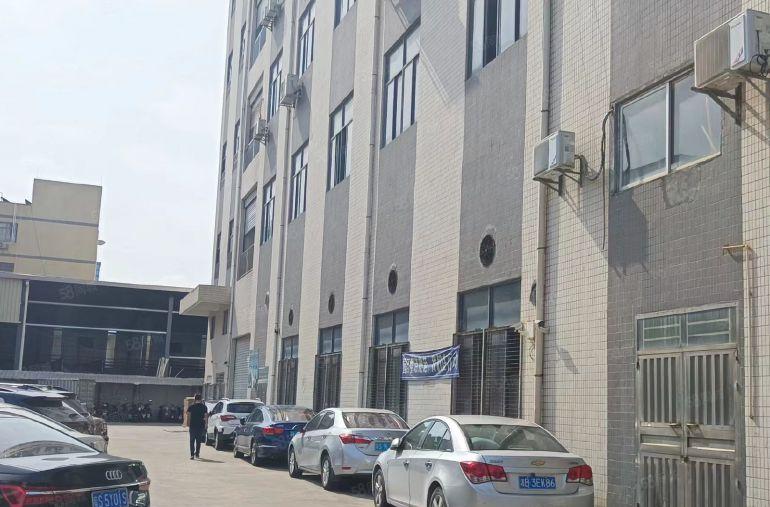 乌沙新出一楼带航车小面积厂房出租，水电齐全，可环评