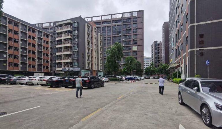长安靠近莞长路20000平方标准原房东厂房出租 交通便利