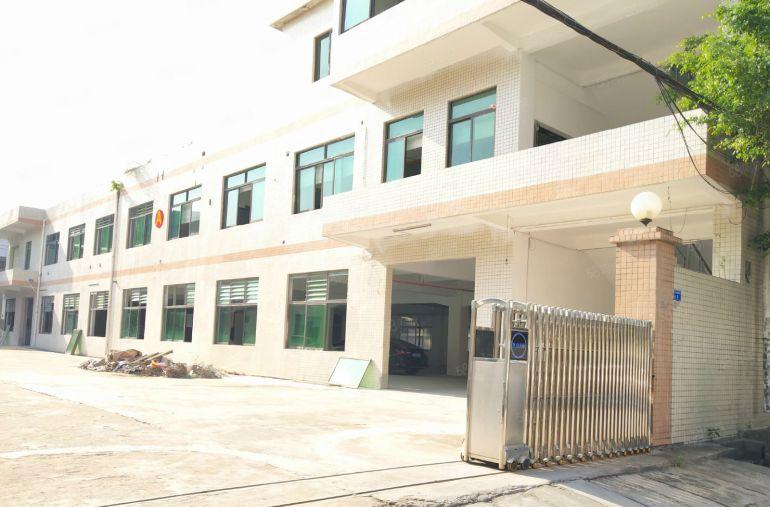 长安镇刚空出独院厂房，4500平方出租，工业用地水电齐全