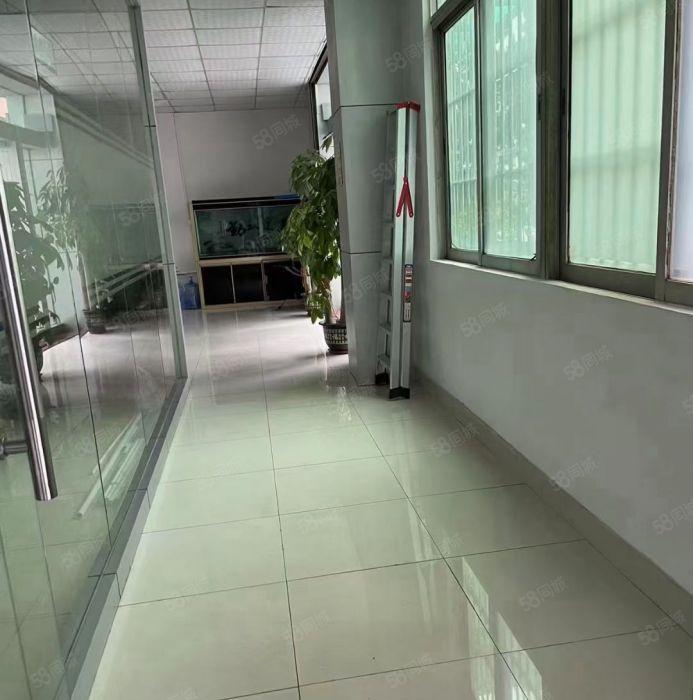 新现空出重工业厂房，高度六米有航车，一楼精装修1200平