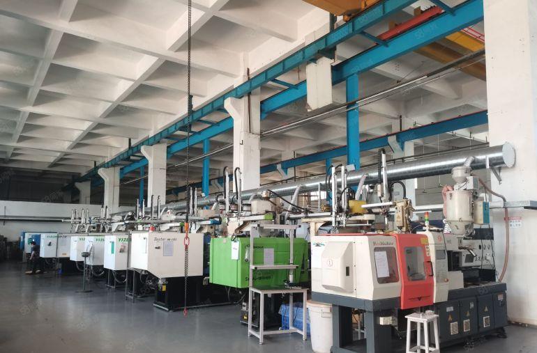 长安镇宵边原房东1楼1300平带牛角，可分租低价厂房出租