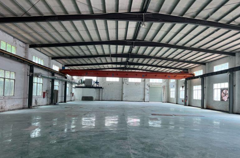 常平8米高带行车砖墙厂房1500平方，中间没柱子，工业用地