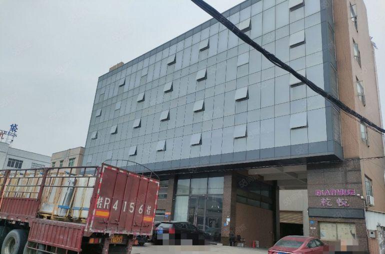 常平实业客分租价一楼3200平方，16块一平方，高度七米