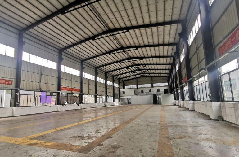 东莞厚街镇滴水11米钢构厂房，有现成牛角，现成精装办公室