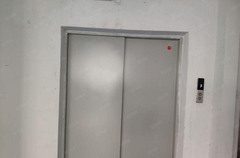 厚街楼上实际面积400平低价厂房出租仓库出租，水电齐全