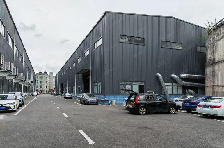 （主干道旁）单一层钢构厂房1800方出租带航轨办公宿舍配套