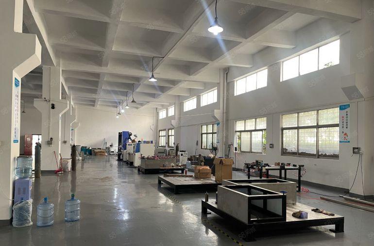 厚街 白濠靠虎门一楼2500平高6.5米带装修低价出租