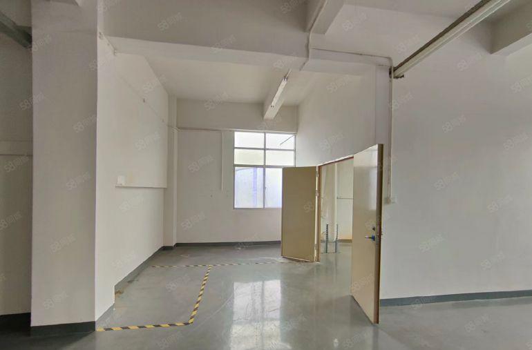 大坪原房东无杂费厂房出租，楼上950平水电已到车间 采光好