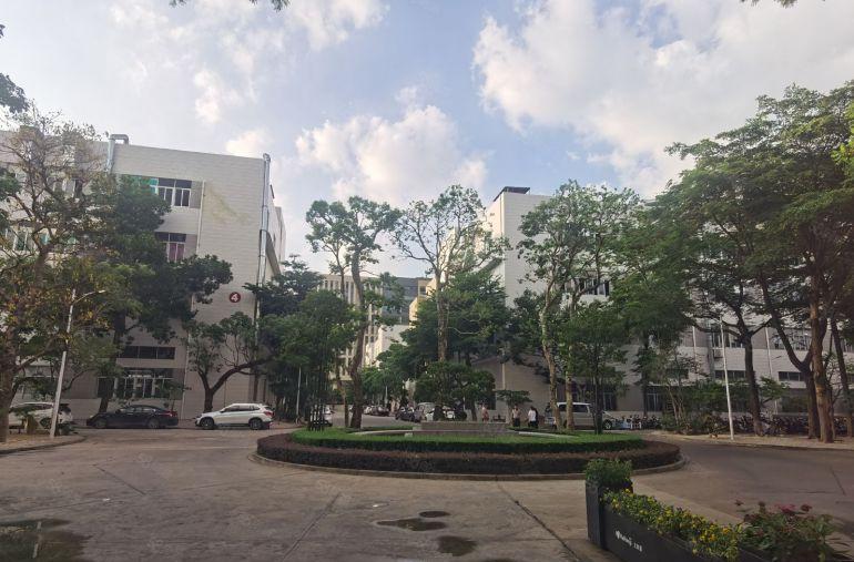 大坪高速附近原房东一二楼各1200平厂房出租，合计2400平