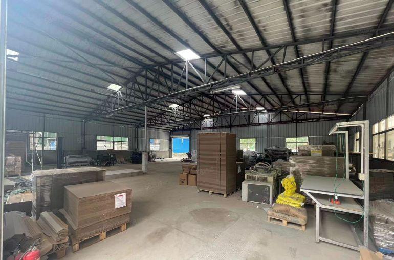 塘厦桥陇原房东一楼简易铁皮厂房出租，水电齐全空地可进大车