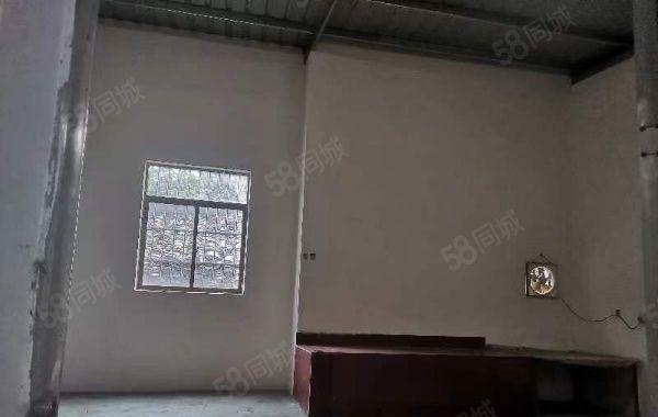 塘厦莲湖小面积铁皮厂房320平米，交通便利，格局方正。