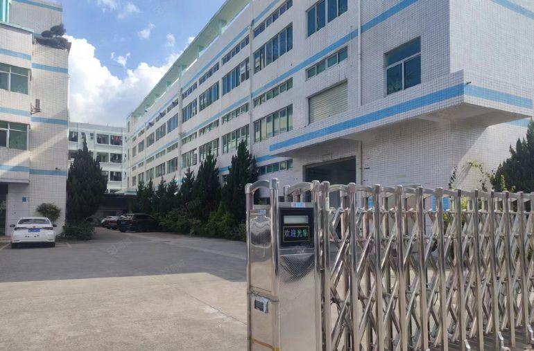 塘厦新出莆心湖楼上1500平方厂房，带现成地坪漆办公室