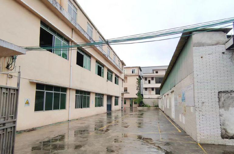 寮步刘屋巷独门独院3500平方厂房出租，现成装修，可办环评。