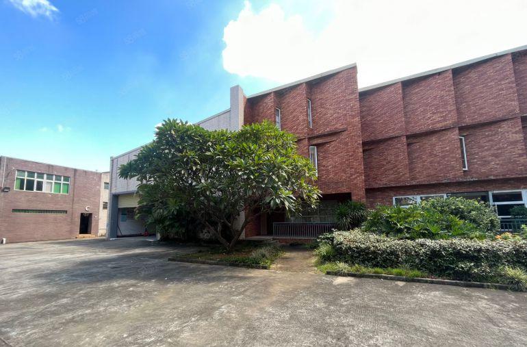 寮步镇原房东花园式独院厂房出租，价格便宜，水电过户空地超大