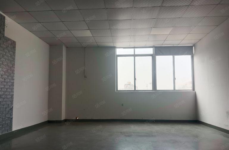 凤岗天堂围新出原房东标准厂房四楼1000平出租，带办公室装修