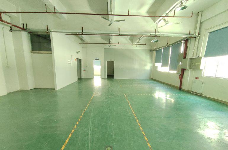 凤岗官井头原房东楼上2000平厂房出租现成装修带拉线