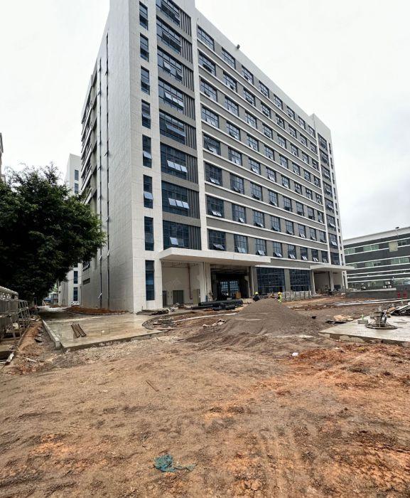 凤岗主干道边上原房东厂房直租年前定房免租期3个月面积1千起租