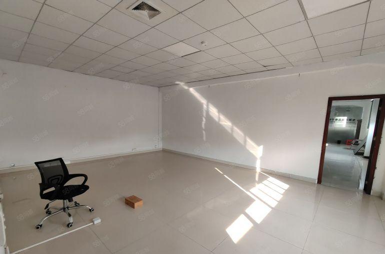 凤岗凤德岭村委厂房一楼和三楼800平电费1元1度没有基本电费