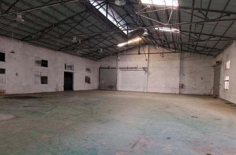 8米高 凤岗五联单一层钢构厂房出租1400平 空地大