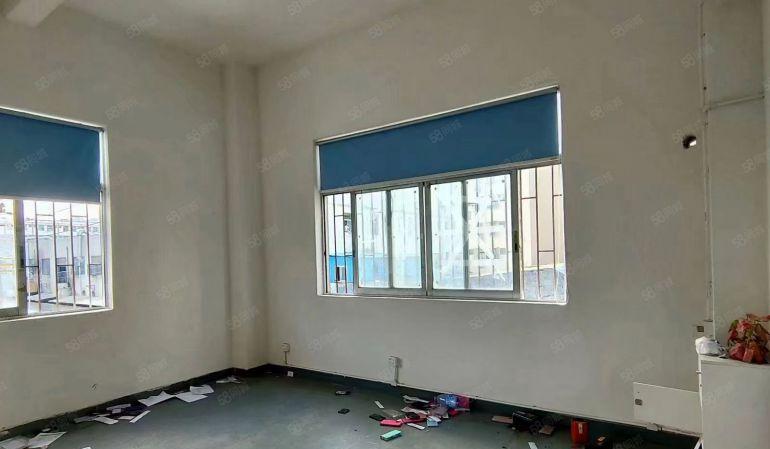 凤岗五联村委旁厂房出租 楼上700平 适合手机皮具 电子组装