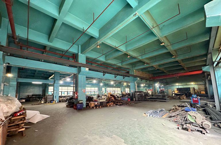 带航车出租高度6米一楼厂房面积2600平凤岗主道边上