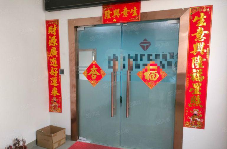 凤岗雁田3楼1350平厂房出租，精装修办公室，好招工